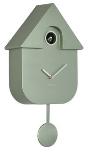 Moderne grüne Kuckucksuhr in Hausform mit Pendel, seitliche Perspektive
