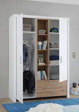 Moderner, geöffneter Drehtürenschrank mit zwei Türen, weiß und holzfarben, mit Regalen und Kleiderstange, aus frontaler Perspektive.