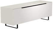 Weißes TV-Lowboard mit zwei Türen und schwarzen Metallbeinen, seitliche Perspektive