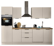 Moderne Küchenzeile in heller Farbe mit eingebautem Backofen, Dunstabzugshaube, Spüle und Arbeitsfläche, frontal betrachtet.