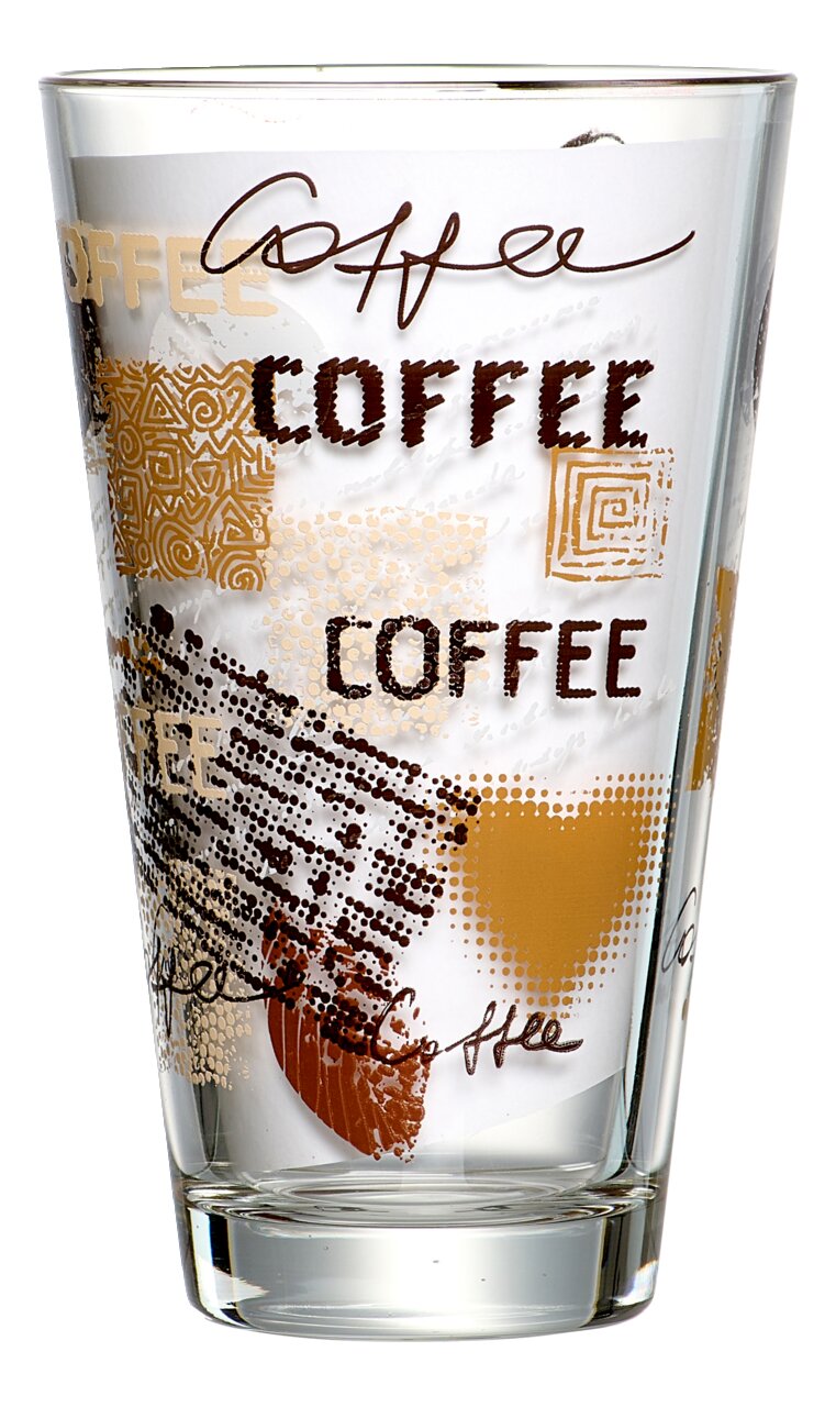 Ein Glas mit dekorativem Kaffee-Design, das von der Seite fotografiert wurde.