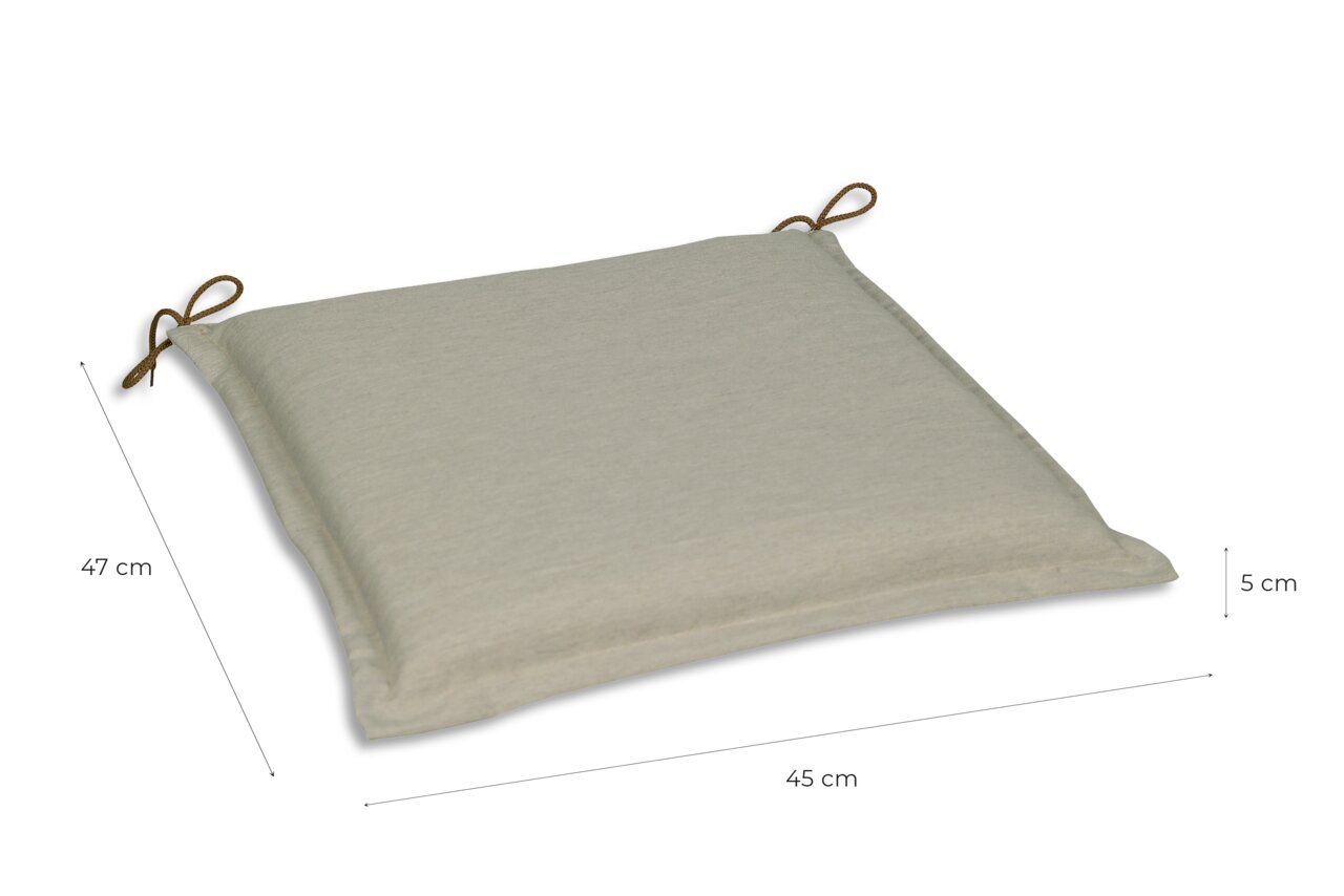 Beiges Sitzkissen mit Bindebändern an den Ecken, Maße ca. 47 x 45 x 5 cm, in schräger Draufsicht auf weißem Hintergrund.