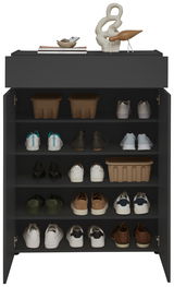 Schuhschrank H121 in schwarzer Farbe, frontal fotografiert, mit mehreren Regalen voller Schuhe und dekorativen Gegenständen auf der Oberseite.