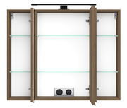 Geöffneter Spiegelschrank mit drei Türen, zwei Glasböden und integrierter Steckdose, Frontalansicht.