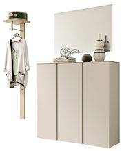 Garderobenset mit einem hohen Schrank, Spiegel und Wandgarderobe, seitliche Perspektive