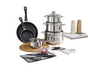 Kochtopf-Starter-Set 10-tlg. aus Edelstahl und Antihaft-Pfannen, seitliche Perspektive auf einem Holztisch arrangiert.