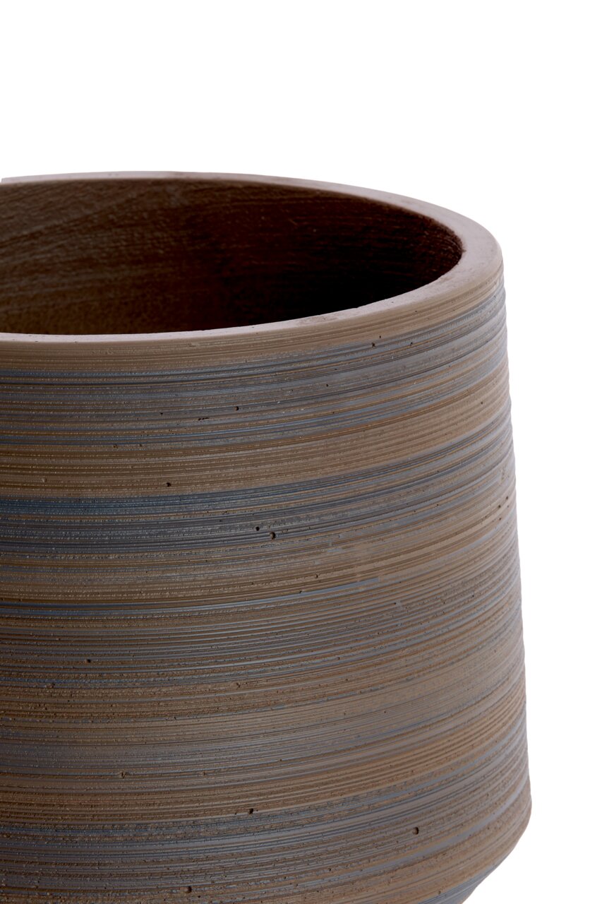 Light&Living Vase EOWYN Nahaufnahme einer gestreiften Vase aus Keramik mit horizontalen Linien in Braun- und Grautönen, von oben betrachtet.