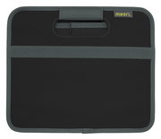 Faltbox M in schwarzer Farbe, Vorderansicht mit Tragegriff und meori-Logo