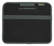 Faltbox M in schwarzer Farbe, Vorderansicht mit Tragegriff und meori-Logo