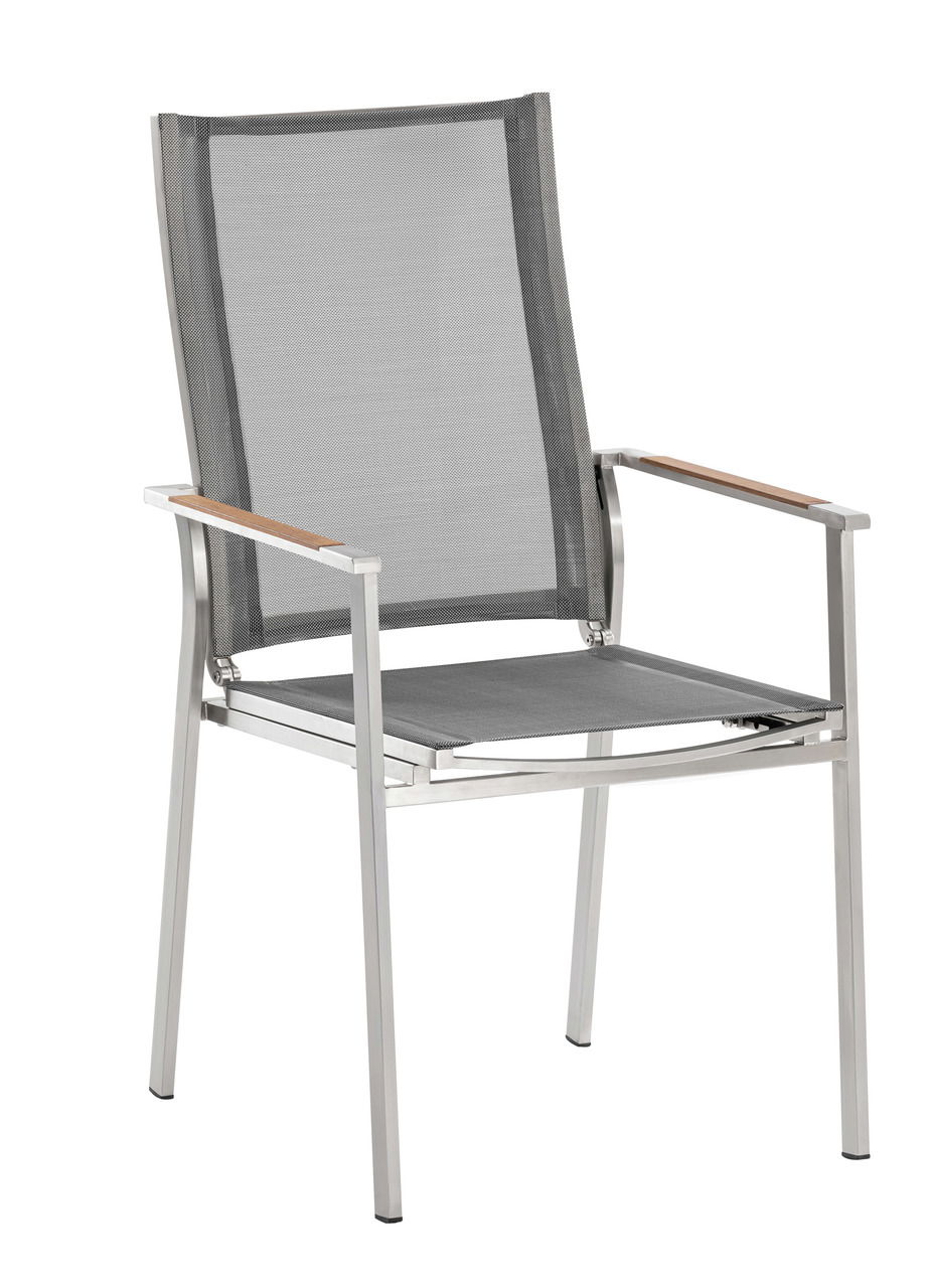 Moderner Sessel aus Metall mit Netzbespannung und Holzarmlehnen, seitliche Perspektive