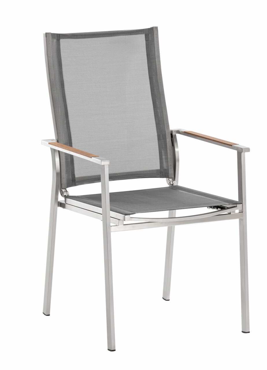 Moderner Sessel aus Metall mit Netzbespannung und Holzarmlehnen, seitliche Perspektive