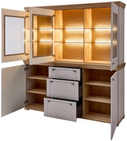 Buffetschrank mit offenen Türen und Schubladen, beleuchtete Glasvitrinen im oberen Bereich, Holzoptik, Frontalansicht