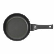 Stielpfanne PermaDur Excellent von oben, schwarze Antihaftbeschichtung, ergonomischer Griff