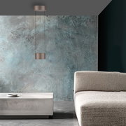 Moderne LED-Pendelleuchte in einem stilvollen Wohnzimmer, seitliche Perspektive