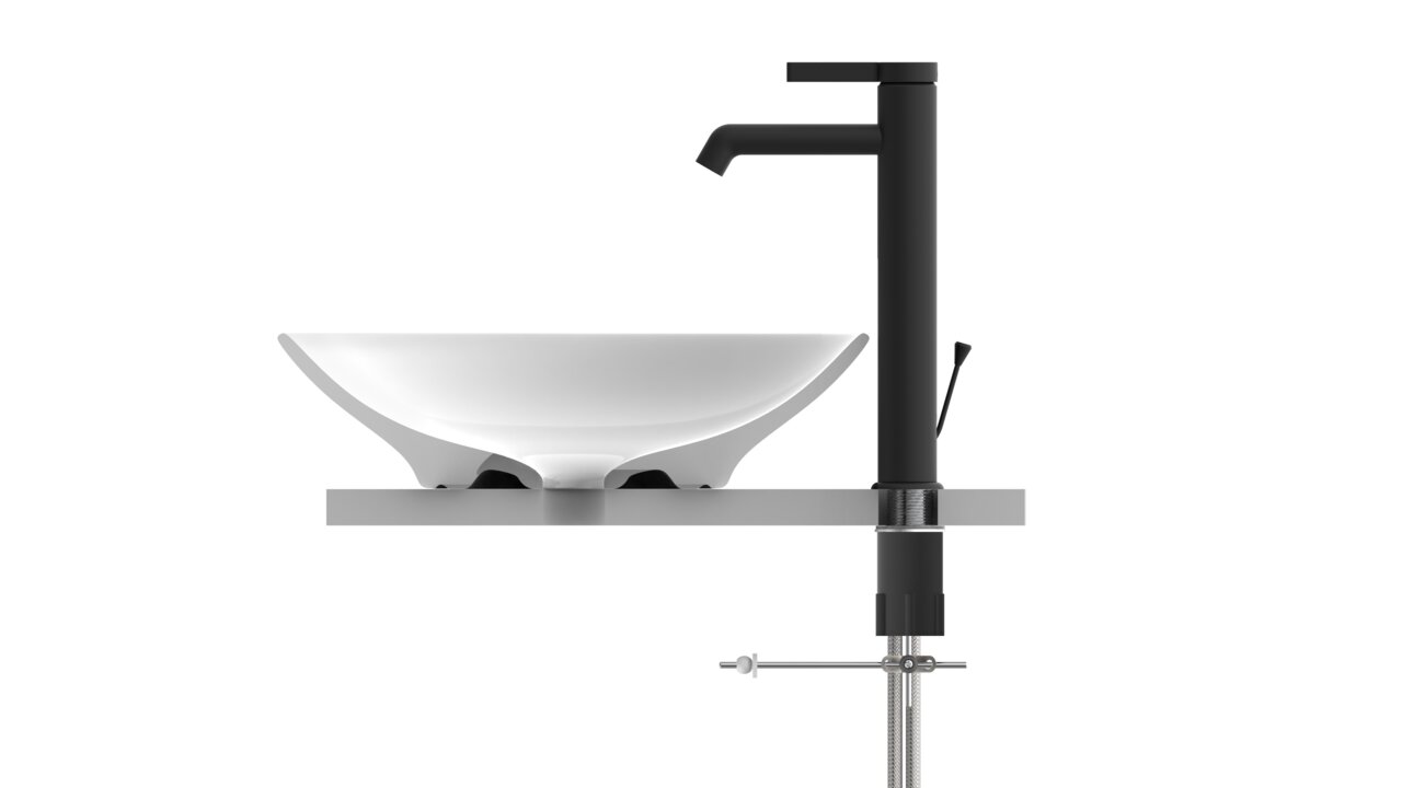 Seitliche Ansicht einer modernen schwarzen Waschtischarmatur neben einem weißen Waschbecken.