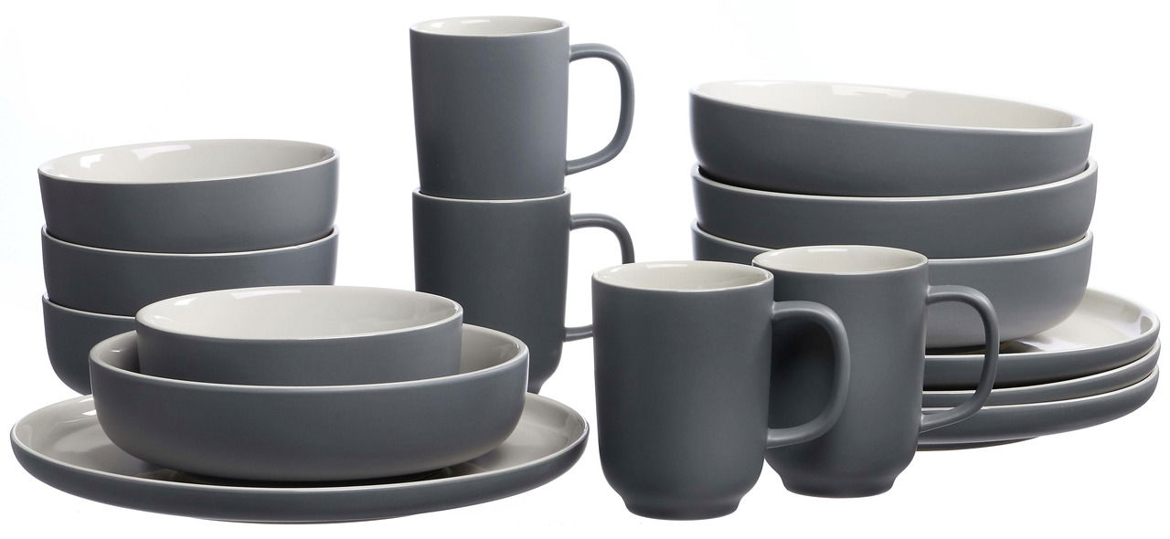 Graues 16-teiliges Kombiservice Jasper, bestehend aus Tellern, Schalen und Tassen, aus seitlicher Perspektive fotografiert.
