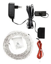 LED-Bandbeleuchtung Set mit Netzteil, Schalter, LED-Streifen, Befestigungsmaterial und Kabel, aus der Vogelperspektive fotografiert.