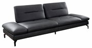Modernes dreisitziges Sofa in dunklem Leder, seitliche Perspektive