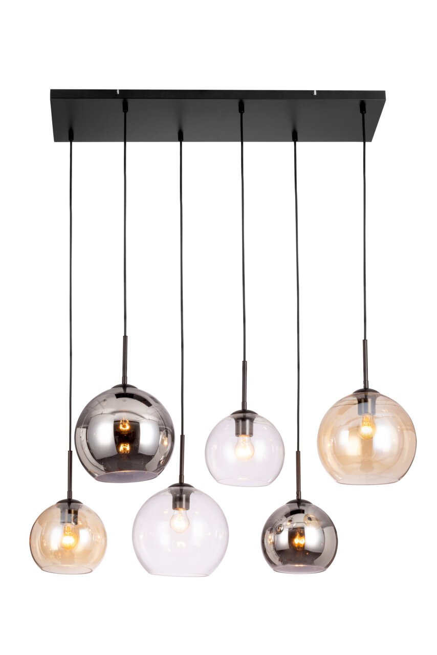 Moderne hanglamp met zes bolvormige glazen elementen in verschillende kleuren, gezien van onderaf.