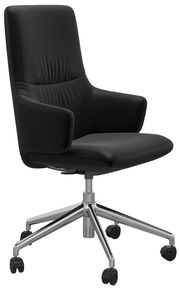 Schwarzer Drehstuhl mit Armlehnen und verchromtem Fußkreuz, seitliche Perspektive