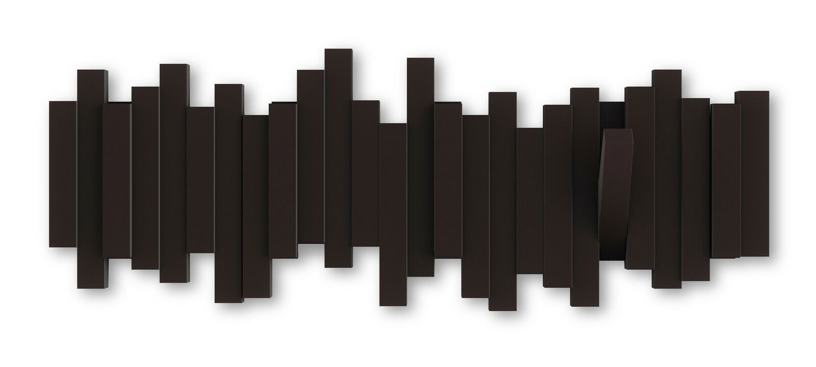 Moderne Wandgarderobe mit vertikalen, unterschiedlich langen Streben in dunkler Farbe, frontal betrachtet.