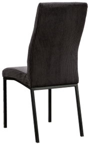 Achterkant van een moderne stoel met geribbelde, donkergrijze stoffen bekleding en zwarte metalen poten.