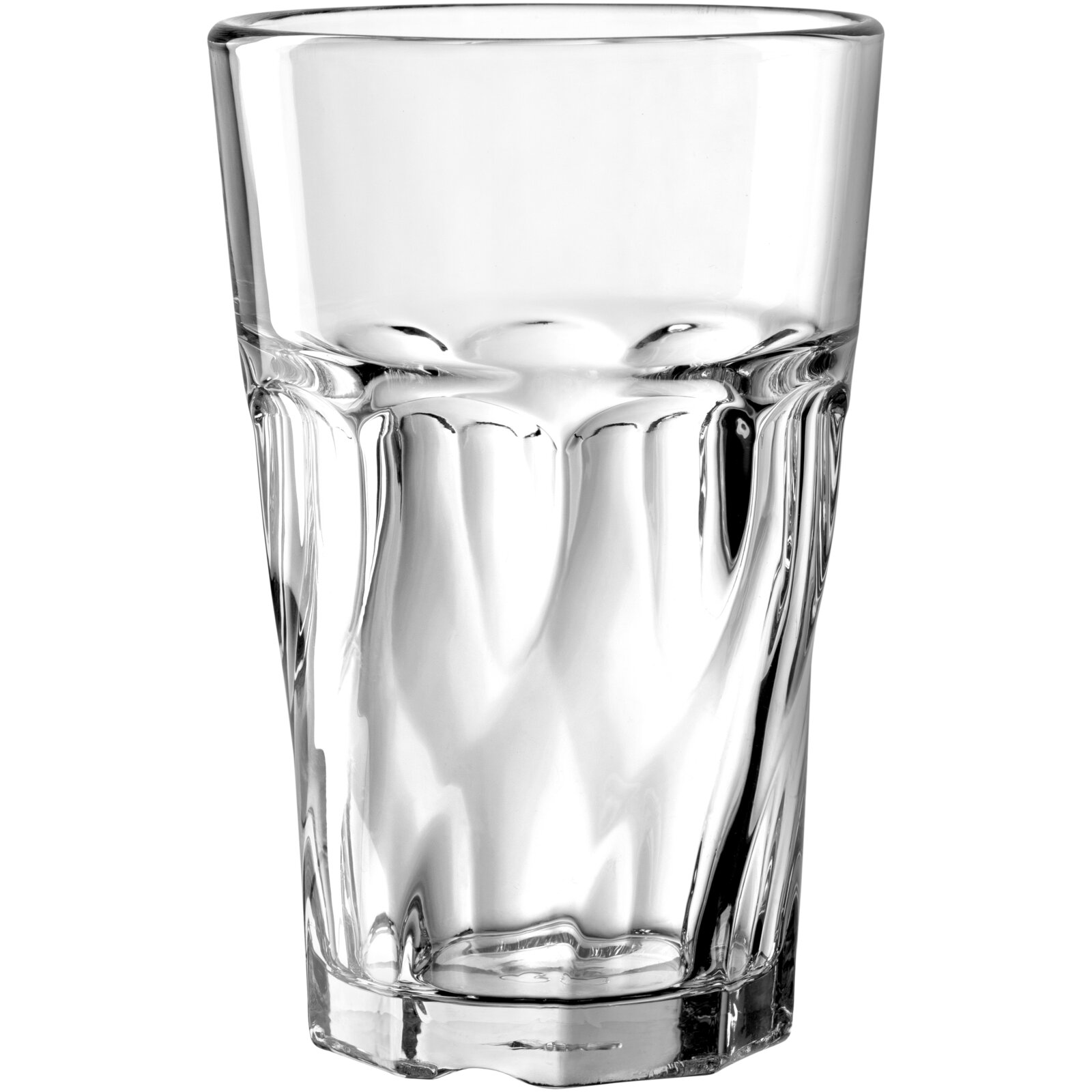 Transparant drinkglas met facetrand en stevige bodem, geïsoleerd op witte achtergrond, frontale productfoto op ooghoogte.