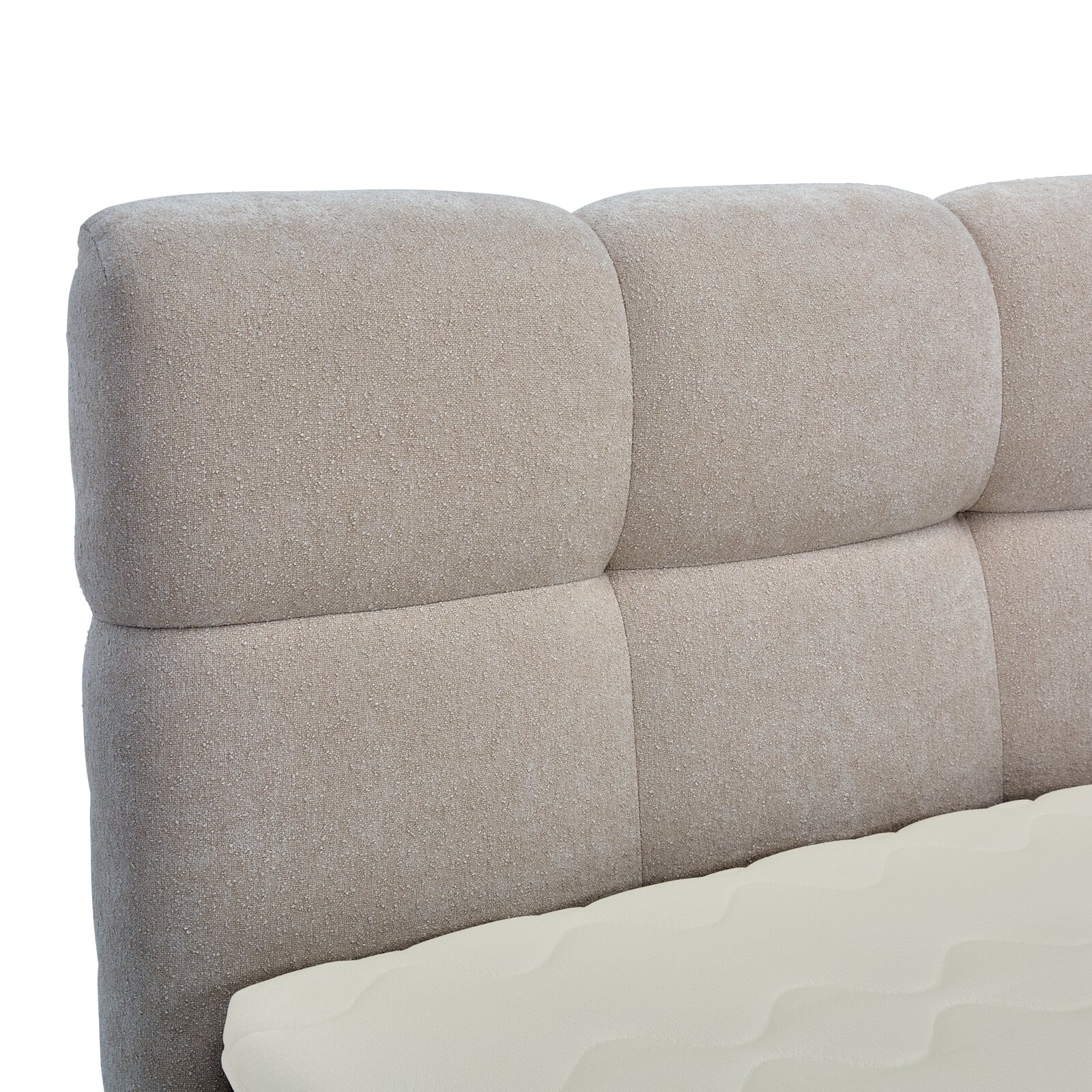 Nahaufnahme eines gepolsterten Boxbett-Kopfteil in Beige, seitliche Perspektive