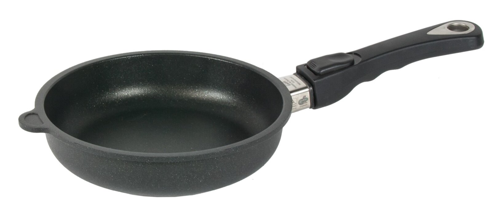 AMT Koekenpan Ø20 cm Bratpfanne mit 20 cm Durchmesser, seitliche Perspektive, schwarzer Griff und abnehmbarer Stiel.