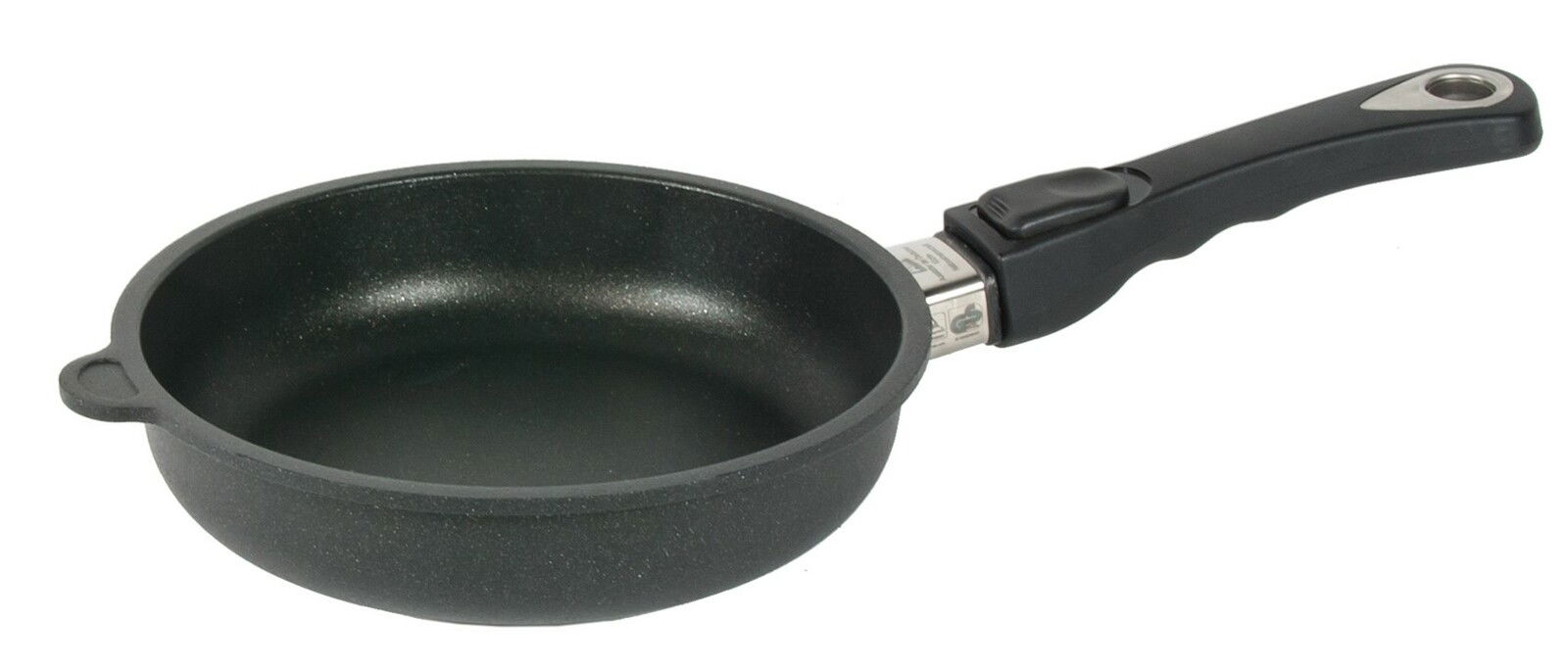 AMT Bratpfanne Ø20cm Bratpfanne mit 20 cm Durchmesser, seitliche Perspektive, schwarzer Griff und abnehmbarer Stiel.