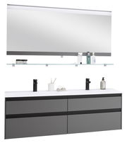 Moderne Badkombination mit großem Spiegel, Glasablage und grauem Doppelwaschtisch, Frontalansicht