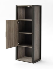 Hochschrank mit offener Tür, drei Regalböden und moderner Holzoptik, seitliche Perspektive