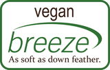 Logo mit der Aufschrift 'vegan breeze' und dem Slogan 'As soft as down feather', grüne und braune Schrift auf weißem Hintergrund, frontal betrachtet.