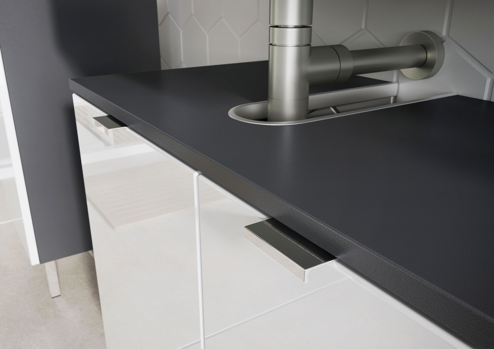 Nahaufnahme eines modernen Unterschranks mit dunkler Arbeitsplatte und integriertem Wasserhahn, seitliche Perspektive.