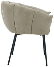 Seitenansicht eines modernen Armlehnstuhls mit beigem Stoffbezug und schwarzen Metallbeinen.