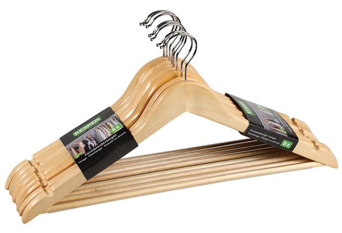 Set van 8 houten kledinghangers met metalen draaibare haken en antislip inkepingen, schuin van voren gefotografeerd