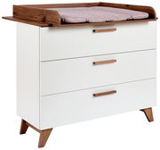 Weiße Wickelkommode mit drei Schubladen und Holzdetails, seitliche Perspektive