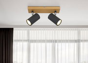 Deckenstrahler aus Metall in Graphit dunkel mit zwei verstellbaren Leuchten, montiert auf einer Holzplatte, Perspektive von unten.