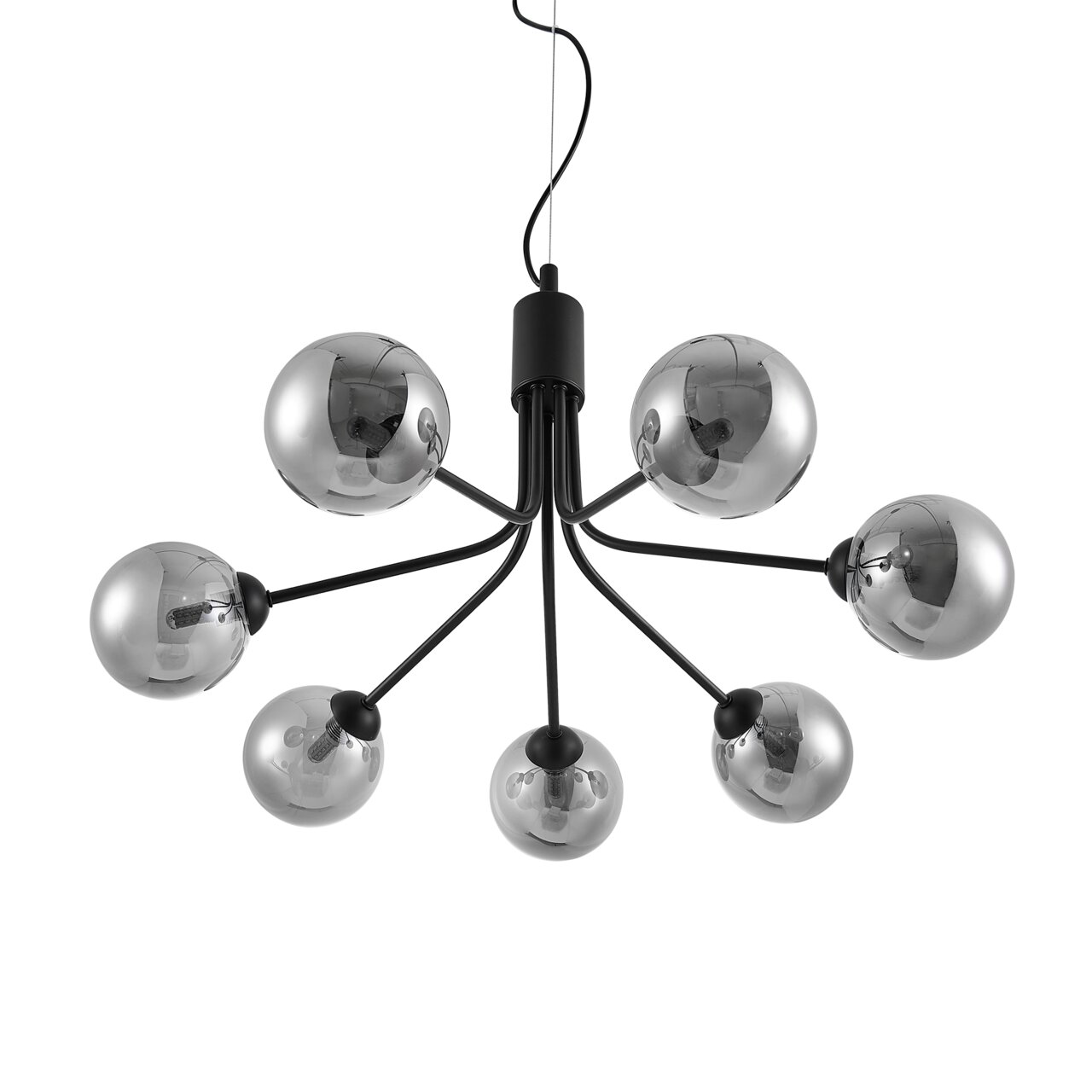 Moderne Hängeleuchte mit acht kugelförmigen, silbernen Lampenschirmen, von unten betrachtet.