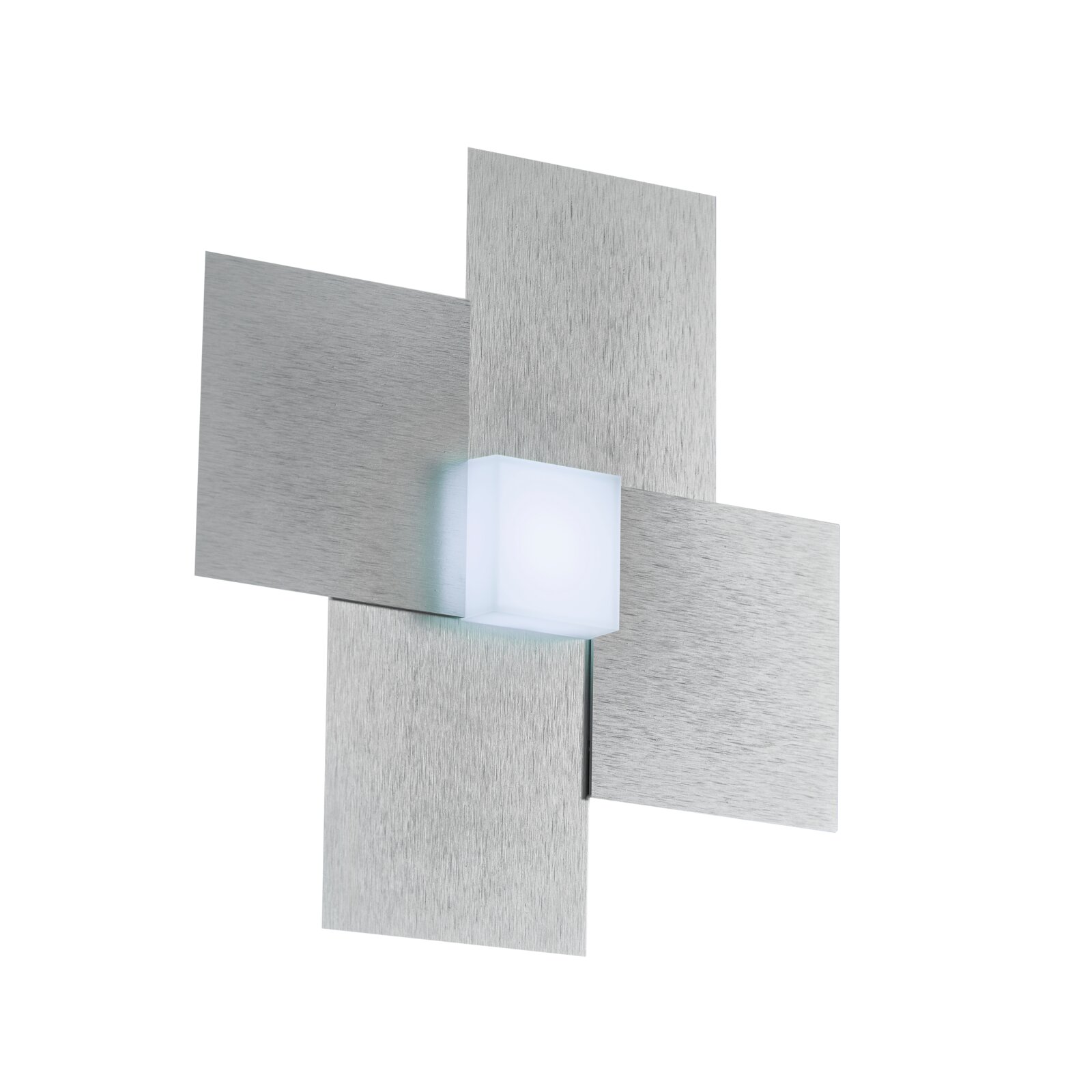 Moderne LED-Wandleuchte mit vier versetzt angeordneten Metallplatten in gebürsteter Aluminiumoptik und zentralem, würfelförmigem Leuchtkörper, frontal aus leicht seitlicher Perspektive dargestellt
