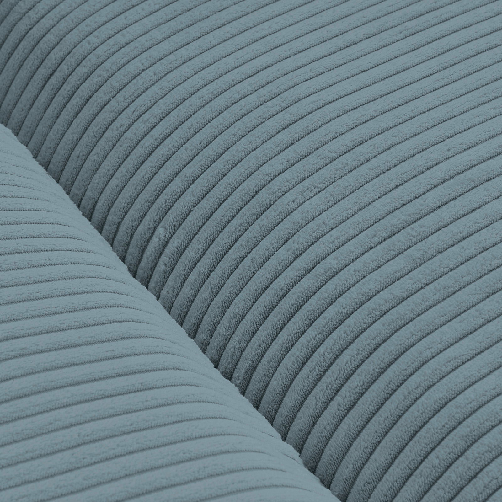 Nahaufnahme eines blauen, gerippten Stoffes eines Big-Sofas in Draufsicht.