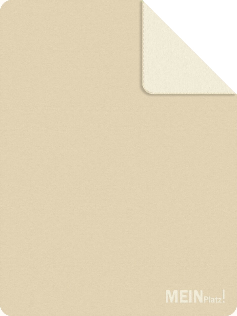 Beige Jacquard-Decke mit umgeschlagener Ecke und dem Schriftzug 'MEIN PLATZ!' in der unteren rechten Ecke, Draufsicht.