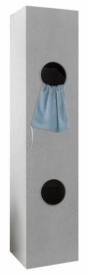 Grauer Wäscheschrank mit zwei runden Öffnungen, eine mit einem blauen Handtuch, seitliche Perspektive