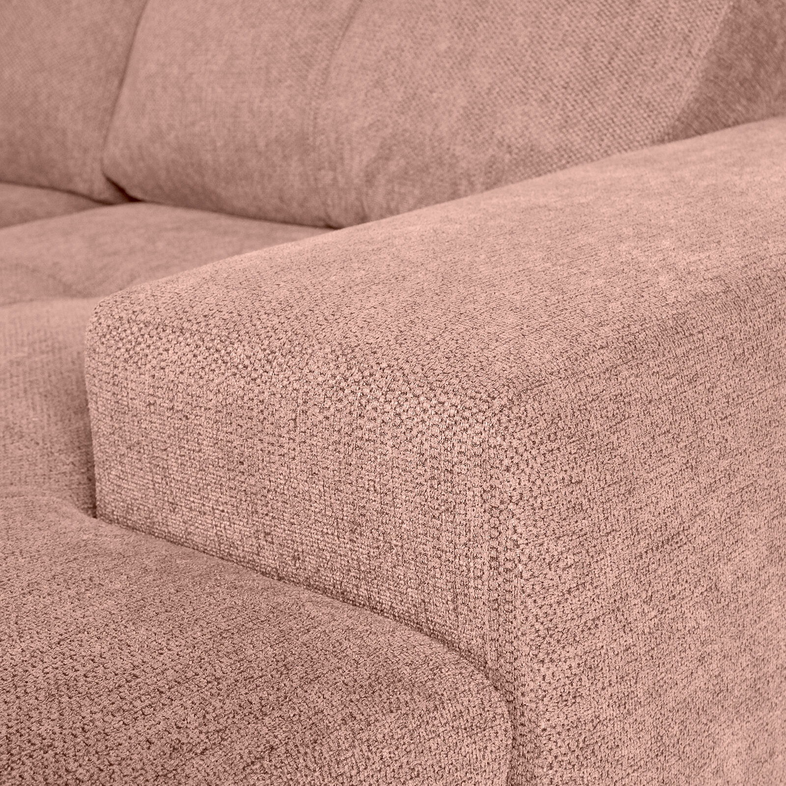 Nahaufnahme einer beigen Sofaecke mit texturierter Stoffoberfläche, seitliche Perspektive.