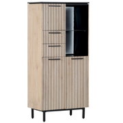 Vitrine aus Holz mit schwarzen Akzenten, teilweise verglast, aus seitlicher Perspektive.