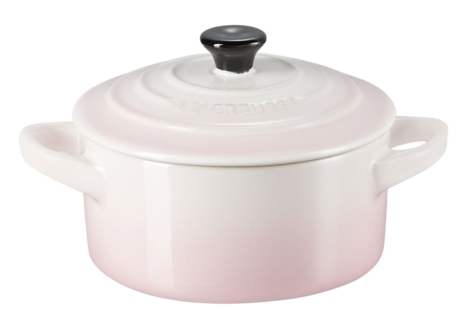 LE CREUSET Mini Cocotte 10cm Shell Pink Mini-Cocotte in Muschelrosa, seitliche Perspektive, mit Deckel und zwei Griffen
