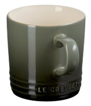 Grüner Becher 350 ml von Le Creuset, seitliche Perspektive