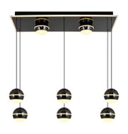 Moderne LED-Pendelleuchte mit sechs kugelförmigen Lampen, hängend von einer rechteckigen Deckenplatte, Ansicht von unten.