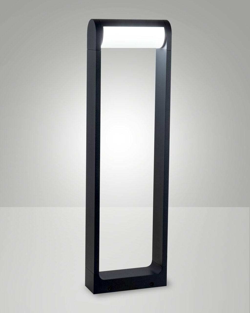 Moderne LED-Pollerleuchte in rechteckiger Form, frontal abgebildet, mit leuchtendem oberen Abschnitt.