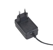 Netzteil für LED-Schreibtischleuchte, seitliche Perspektive